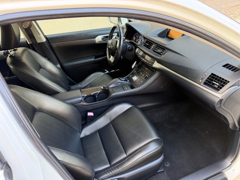 Used 2011 Lexus CT 200h Premium w/ Premium Audio Pkg FWD image 11