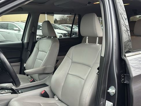 Used 2021 Honda Pilot Touring image 10