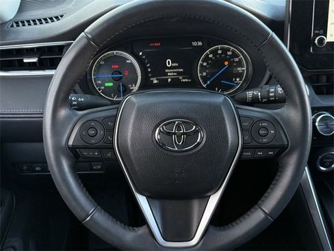 Used 2023 Toyota Venza LE image 12