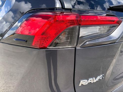Used 2020 Toyota RAV4 LE FWD image 28