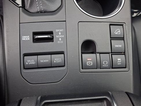 Used 2023 Toyota Highlander XLE image 26