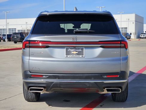 Used 2025 Buick Enclave Preferred image 8