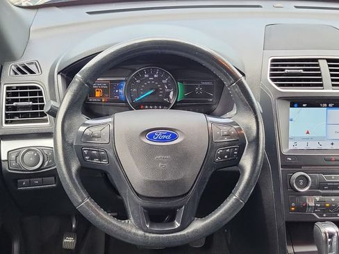 Used 2017 Ford Explorer XLT w/ Equipment Group 202A AWD/4WD image 12