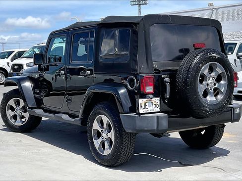 Used 2017 Jeep Wrangler Unlimited Sahara w/ Connectivity Group AWD/4WD image 4