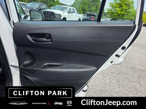 Used 2024 Toyota Corolla Cross AWD Hybrid image 17