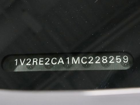 Used 2021 Volkswagen Atlas Cross Sport SE w/ Panoramic Sunroof Package image 34