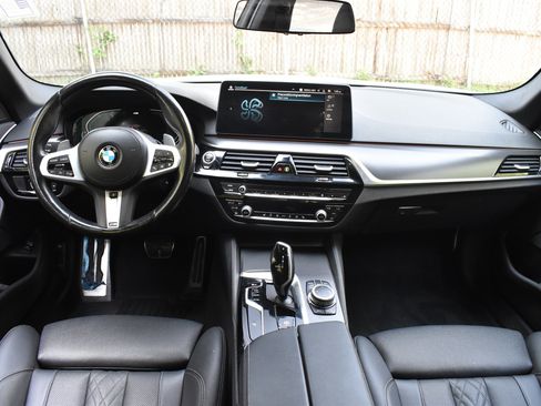 Used 2022 BMW 530i xDrive w/ M Sport Package image 28