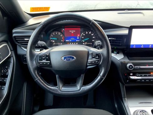 Used 2020 Ford Explorer XLT w/ Comfort Package AWD/4WD image 6