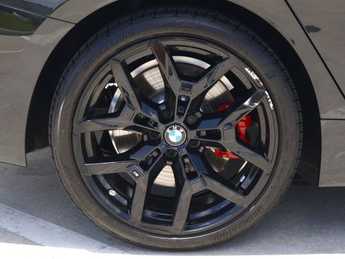 Used 2025 BMW 330i Sedan w/ M Sport Package RWD image 9