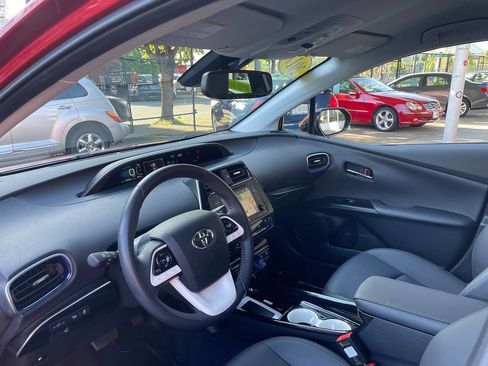 Used 2017 Toyota Prius Four Touring w/ Premium Convenience Package FWD image 17