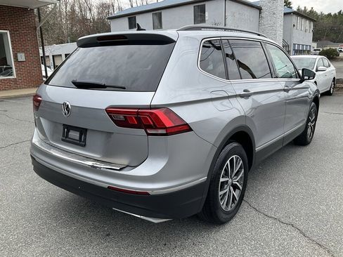 Used 2020 Volkswagen Tiguan SE w/ Panoramic Sunroof Package image 5