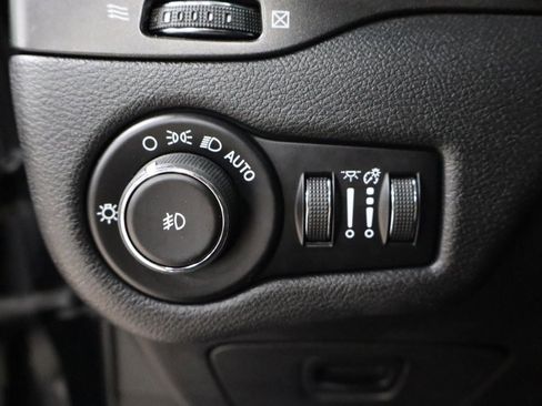 Used 2019 Jeep Cherokee Trailhawk image 13