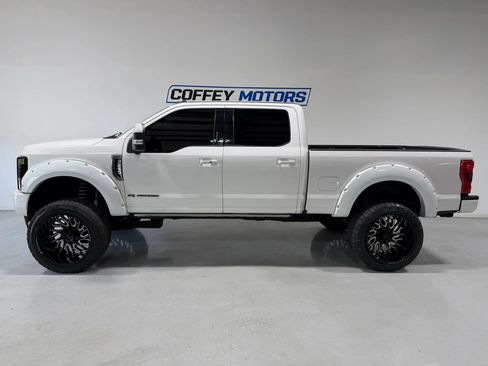 Used 2017 Ford F250 Platinum w/ Platinum Ultimate Package AWD/4WD image 3