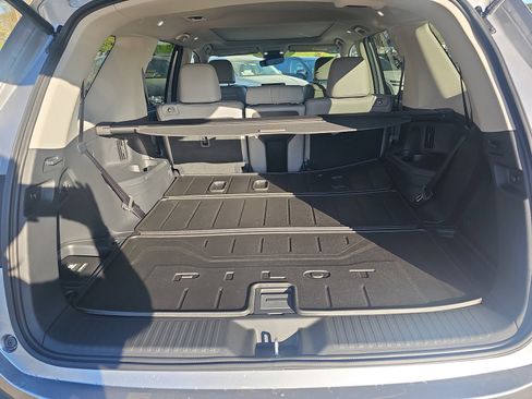 Used 2025 Honda Pilot Elite image 35