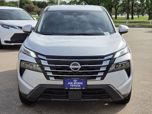 Used 2025 Nissan Rogue SV FWD image 3
