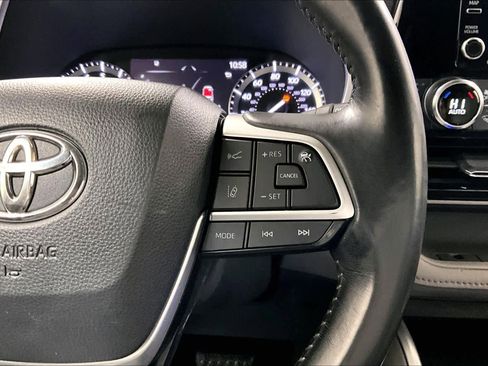 Certified 2022 Toyota Highlander XLE image 23