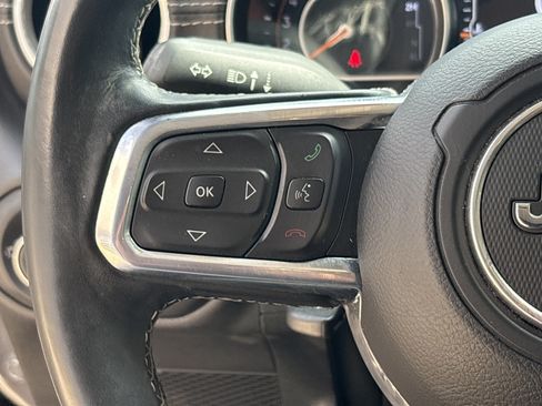 Used 2020 Jeep Wrangler Unlimited Sahara AWD/4WD image 9