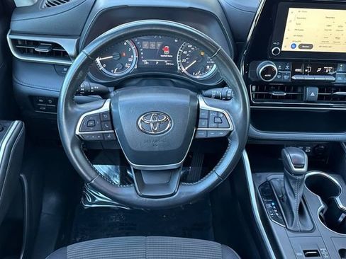 Used 2023 Toyota Highlander LE image 16