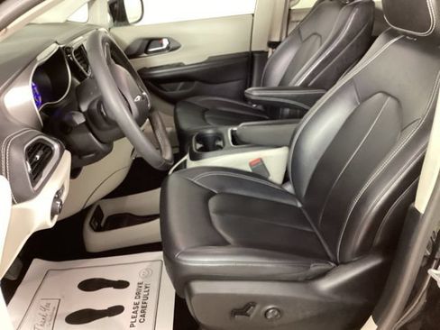 Used 2024 Chrysler Pacifica Limited FWD image 10