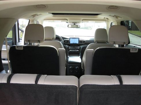 Used 2023 Ford Explorer Limited w/ Equipment Group 301A image 33