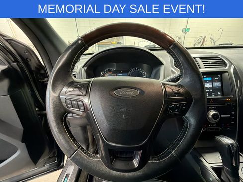 Used 2018 Ford Explorer Platinum AWD/4WD image 27