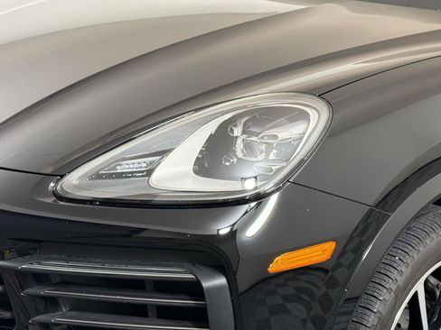 Used 2023 Porsche Cayenne Platinum Edition AWD/4WD image 13