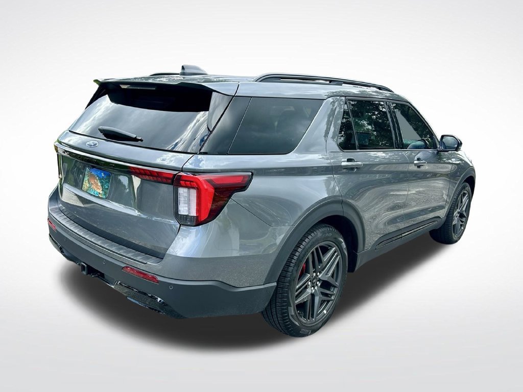 Used 2026 Ford Explorer ST-Line w/ ST-Line Street Pack RWD image 5