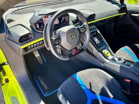 Used 2022 Lamborghini Huracan EVO RWD image 18