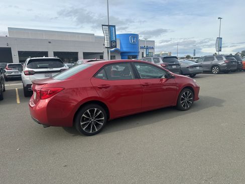 Used 2019 Toyota Corolla SE image 3