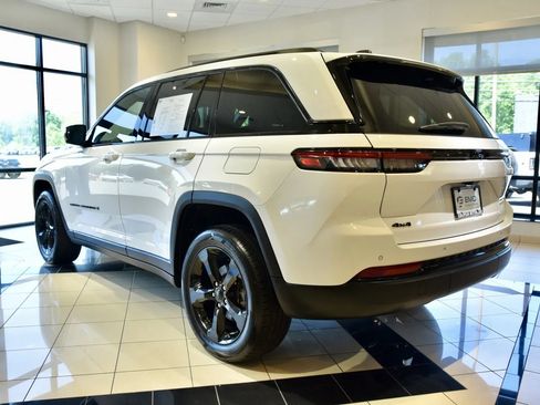 Used 2023 Jeep Grand Cherokee Altitude AWD/4WD image 4