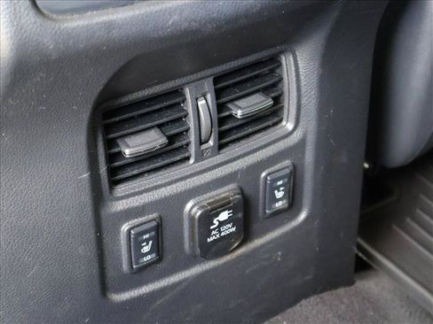 Used 2018 Nissan Titan S AWD/4WD image 25