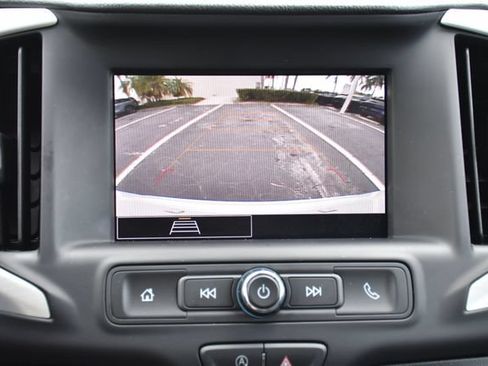Used 2024 GMC Terrain SLE w/ Driver Convenience Package FWD image 17