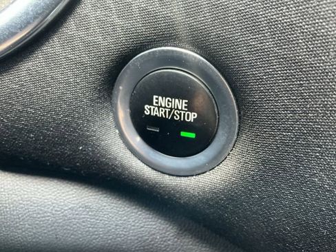 Used 2017 Chevrolet Malibu LT FWD image 19