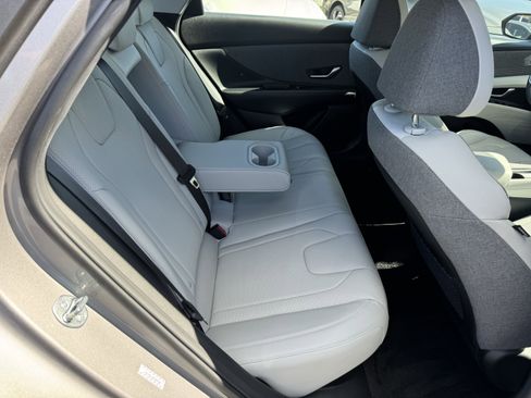 Used 2023 Hyundai Elantra Limited image 15