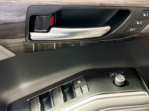 New 2026 Toyota Highlander Platinum image 16