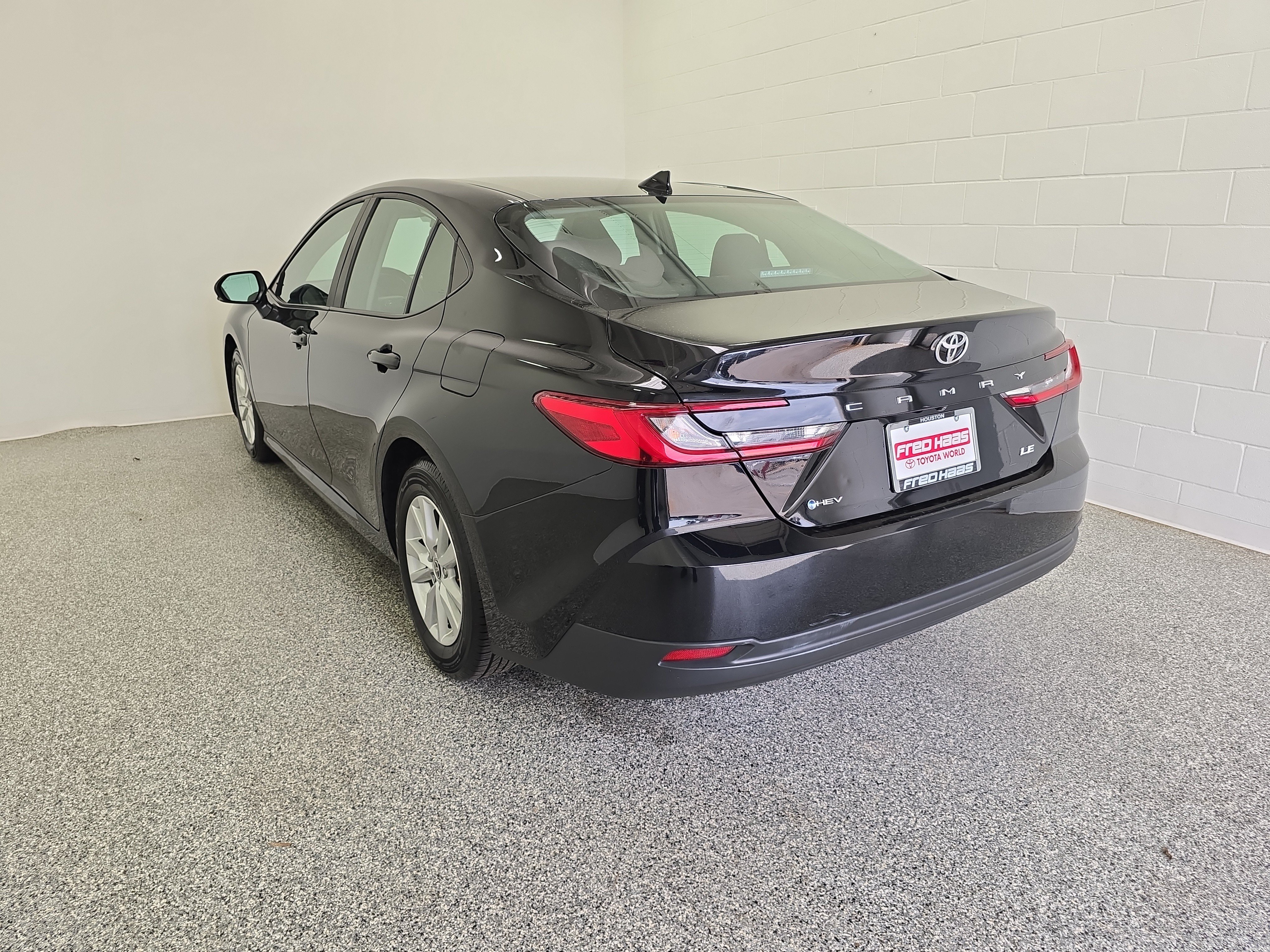 Used 2025 Toyota Camry LE FWD image 4
