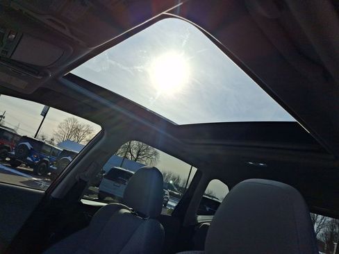 Used 2023 Subaru Forester Premium image 27