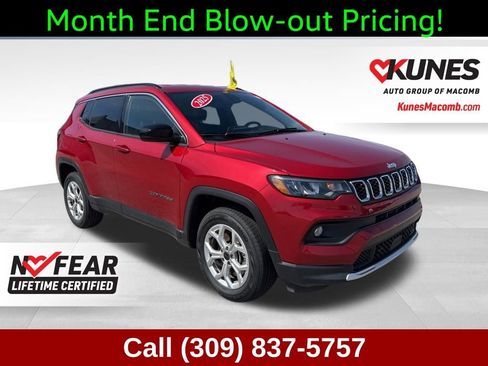 Used 2025 Jeep Compass Latitude AWD/4WD image 1