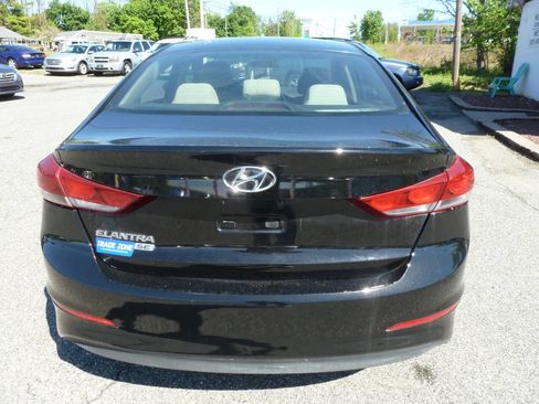 Used 2018 Hyundai Elantra SE FWD image 6
