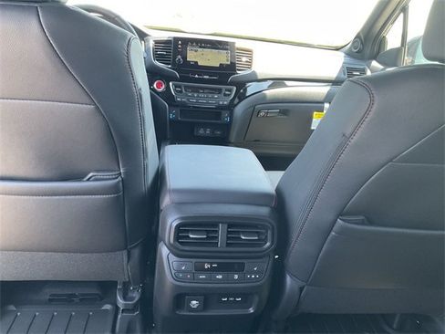 Certified 2024 Honda Passport Black Edition image 29