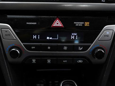 Used 2017 Hyundai Elantra Limited image 24