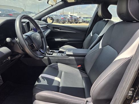Used 2025 Toyota Camry SE FWD image 27