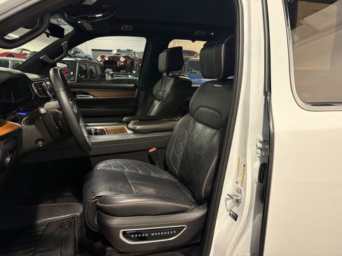 Used 2023 Jeep Grand Wagoneer Series III AWD/4WD image 12