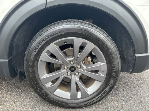 Used 2022 Ford Explorer XLT w/ Equipment Group 202A RWD image 10