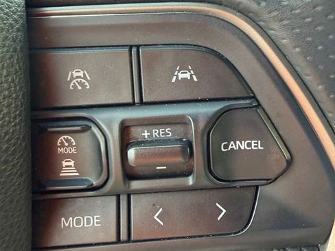 Used 2025 Toyota 4Runner SR5 AWD/4WD image 23