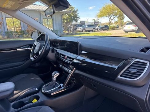 Used 2025 Kia Seltos S FWD image 8