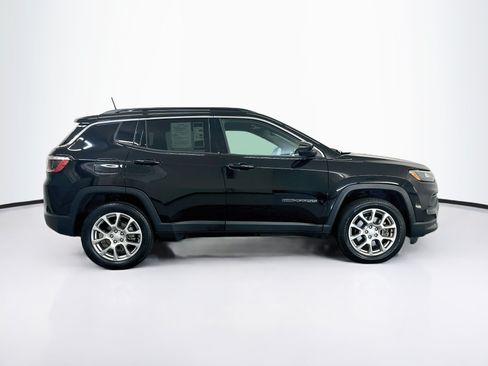 Used 2023 Jeep Compass Latitude w/ Sun and Sound Group AWD/4WD image 10