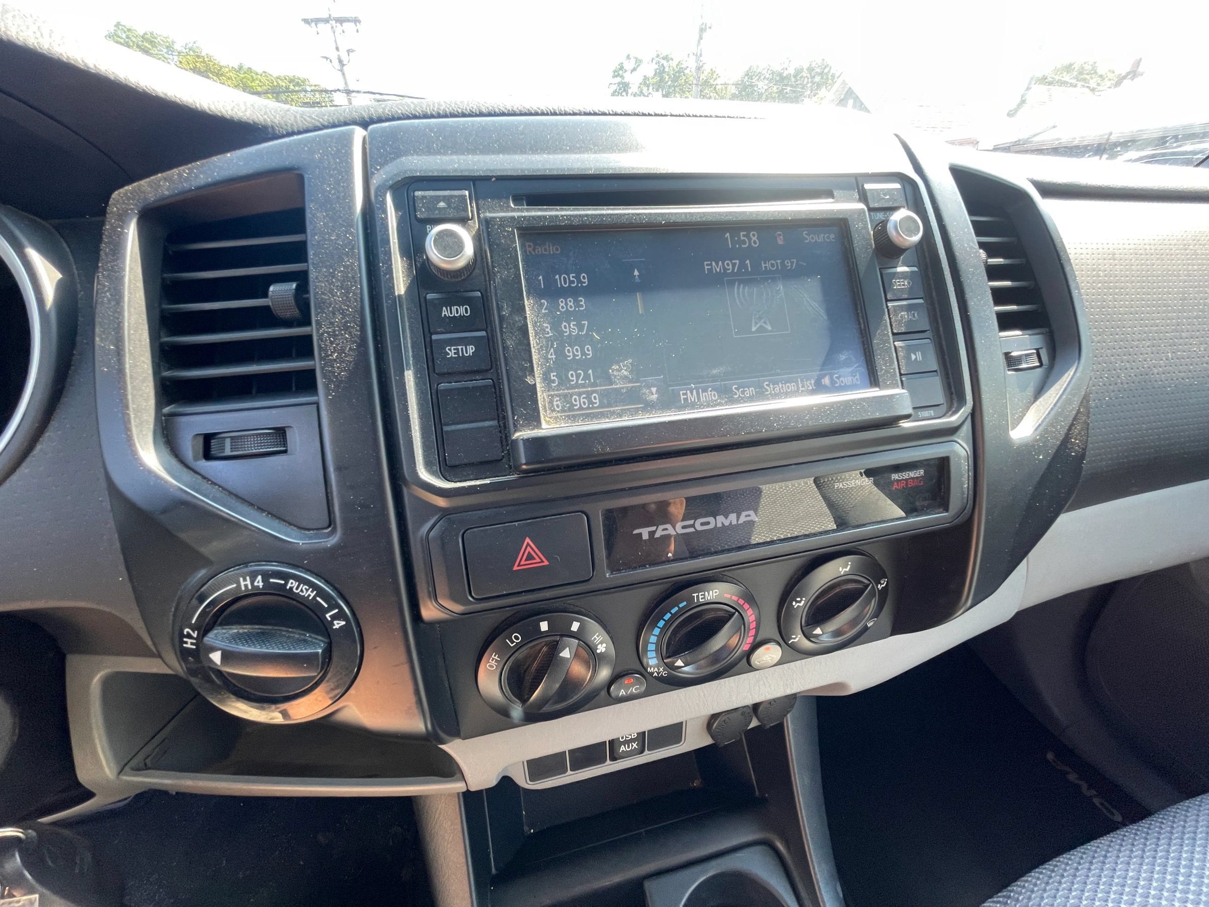 Used 2015 Toyota Tacoma 4x4 Access Cab w/ Convenience Package image 14