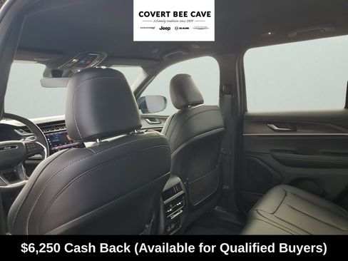 New 2025 Jeep Grand Cherokee Limited w/ Black Appearance Package image 19