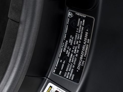 Used 2024 Lamborghini Huracan Tecnica RWD image 11